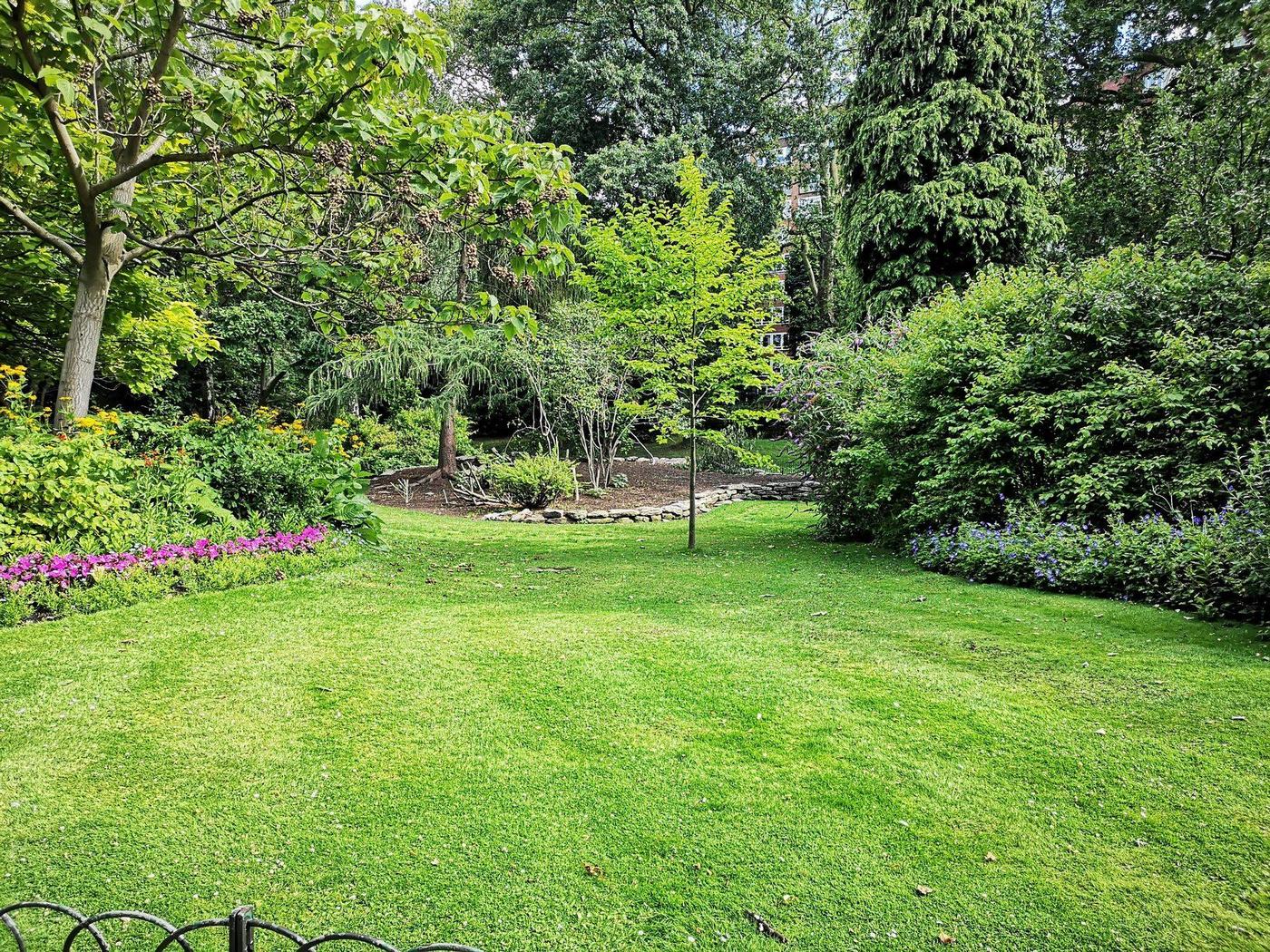 Finished residential lawn and garden landscaping